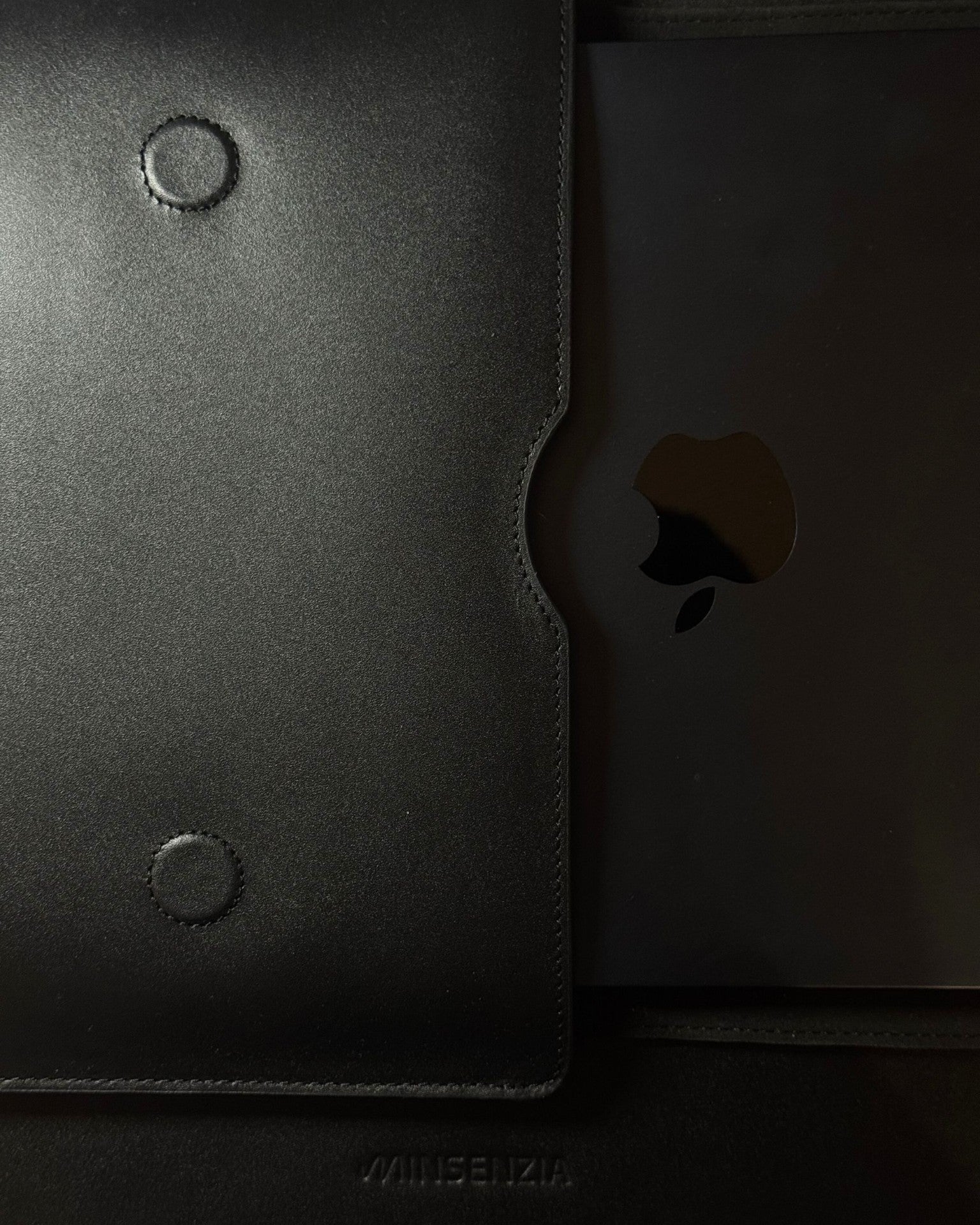 Funda Minimalista de Piel para Portátil